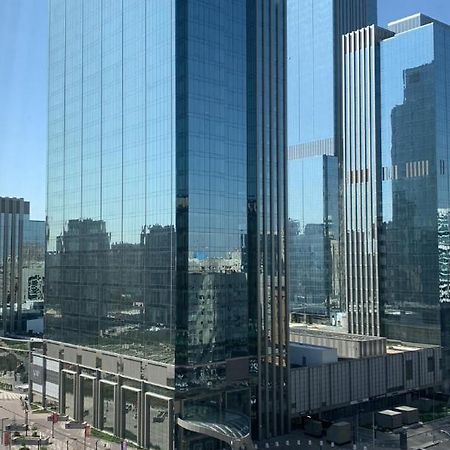 Квартира с видом на Abu Dhabi Plaza Астана Экстерьер фото